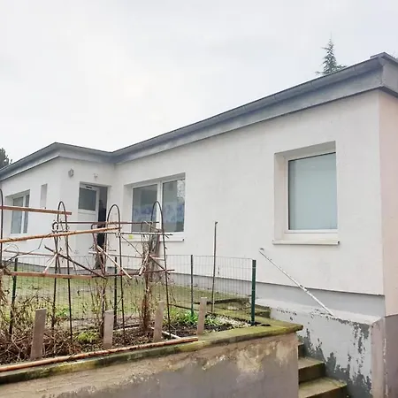 Bungalow With Garden In Apartmán